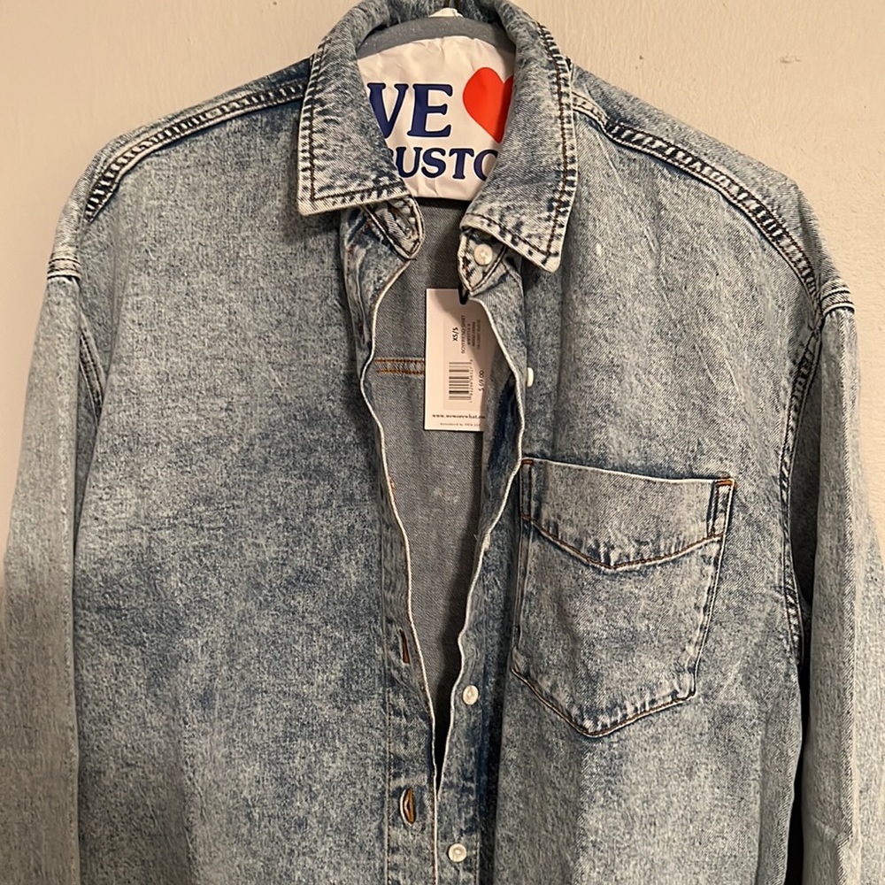 HP!! 🎉NWT WeWoreWhat denim boyfriend shirt - Picture 2 of 6